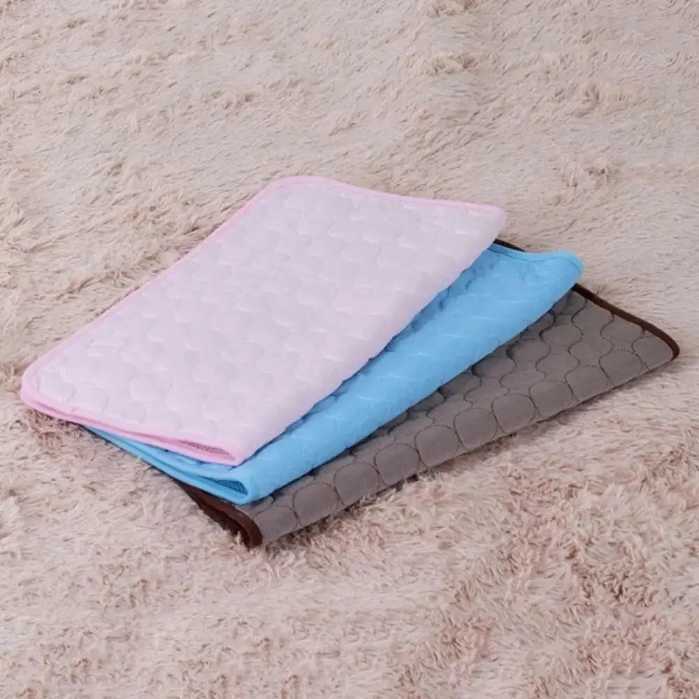 Tapis rafraîchissant en soie glacée pour chien, respirant et lavable – Couverture pour lit et canapé pour petits et grands chiens et chats